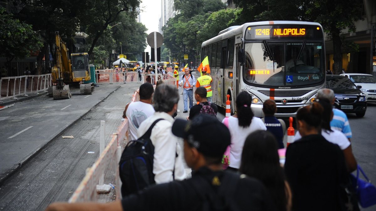 Pesquisa revela aumento expressivo de municípios adotando o passe livre. Cerca de 70 cidades já adotaram a tarifa zero plena no transporte público