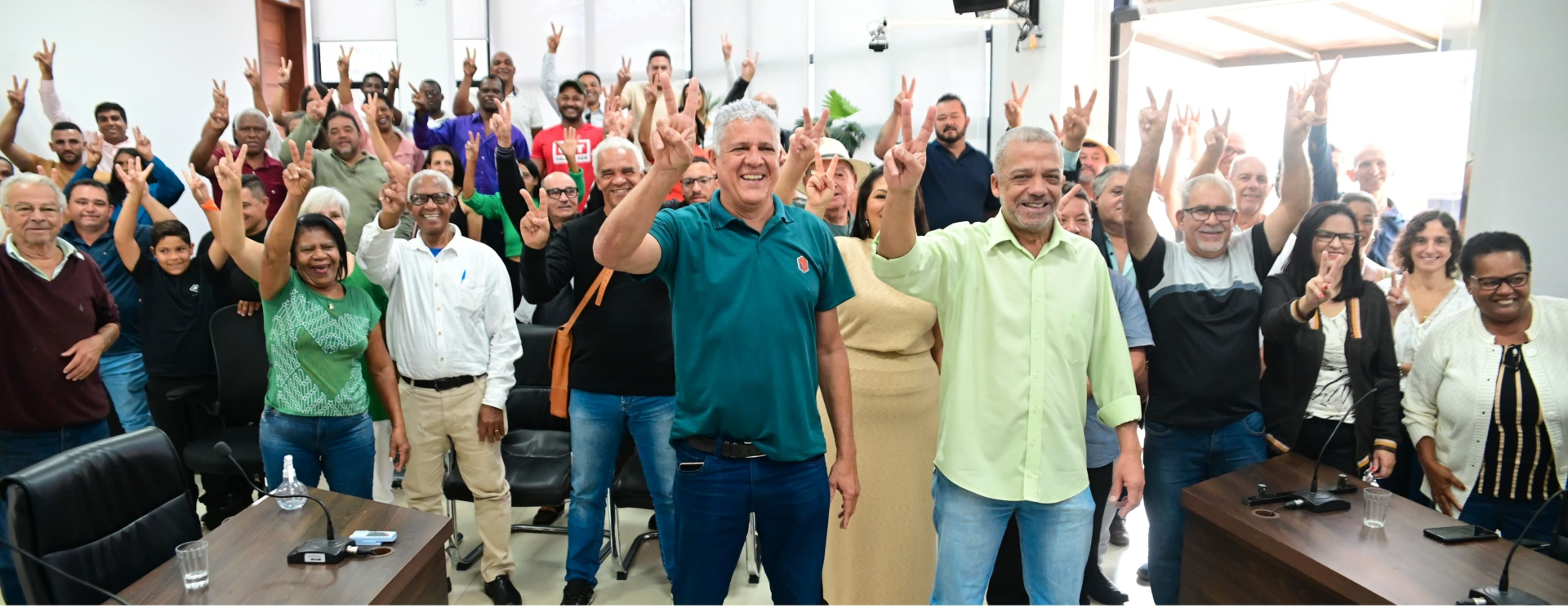 Apoiado em sua maioria por mulheres, Wilber e Nicolau tem nomes aprovados em convenção.