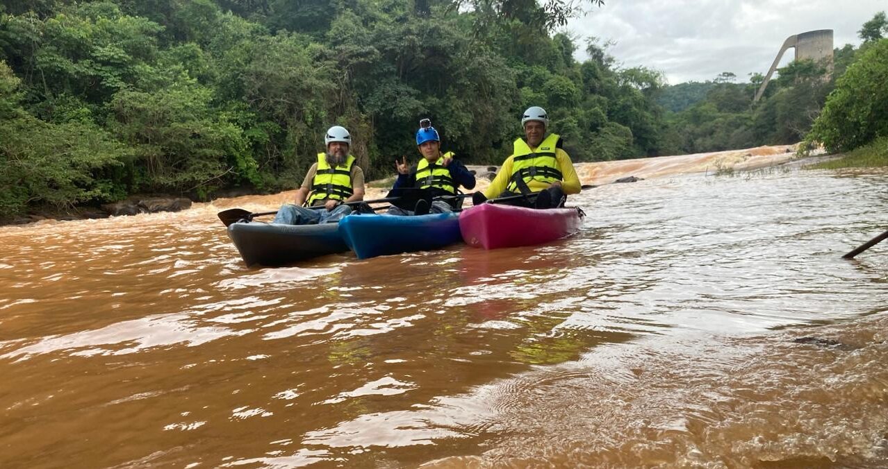 Equipe da Associação Comunitária de Desenvolvimento e Lazer de Carneirinhos (ACDLC) deu início à descida do Rio Piracicaba no projeto cultural "A Viagem do Martelo no Leito do Watú"