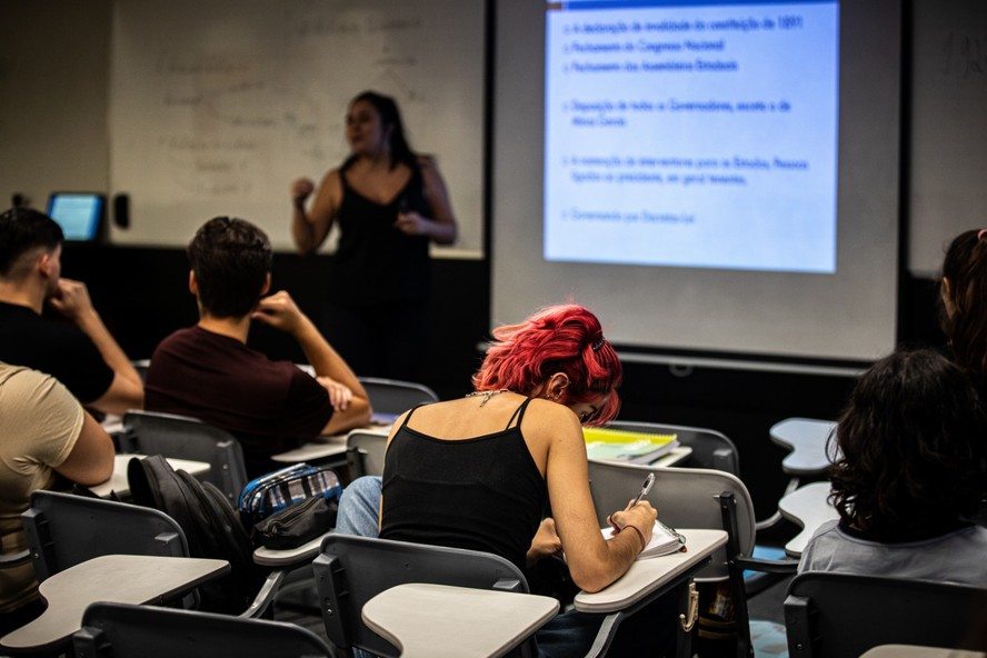 Segundo a ONU, o IDH considera “dimensões básicas do desenvolvimento humano”: renda, educação e saúde; na foto, bandeira do Brasil... Leia mais no texto original: (https://www.poder360.com.br/poder-economia/brasil-sobe-5-posicoes-no-ranking-do-idh-da-onu/) © 2025 Todos os direitos são reservados ao Poder360, conforme a Lei nº 9.610/98. A publicação, redistribuição, transmissão e reescrita sem autorização prévia são proibidas.