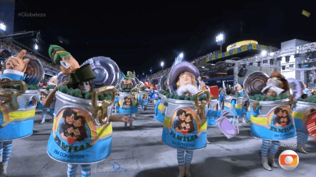 A escola Acadêmicos de Niterói levou à avenida uma ala intitulada “Neoconservadores em conserva”.