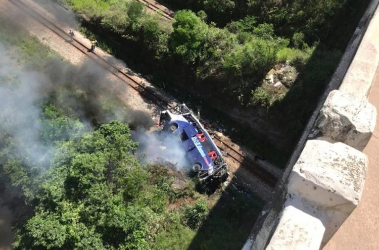 Vista da BR-381, rodovia que liga Belo Horizonte ao Vale do Aço e ficou conhecida como "Rodovia da Morte" devido ao elevado número de acidentes.
