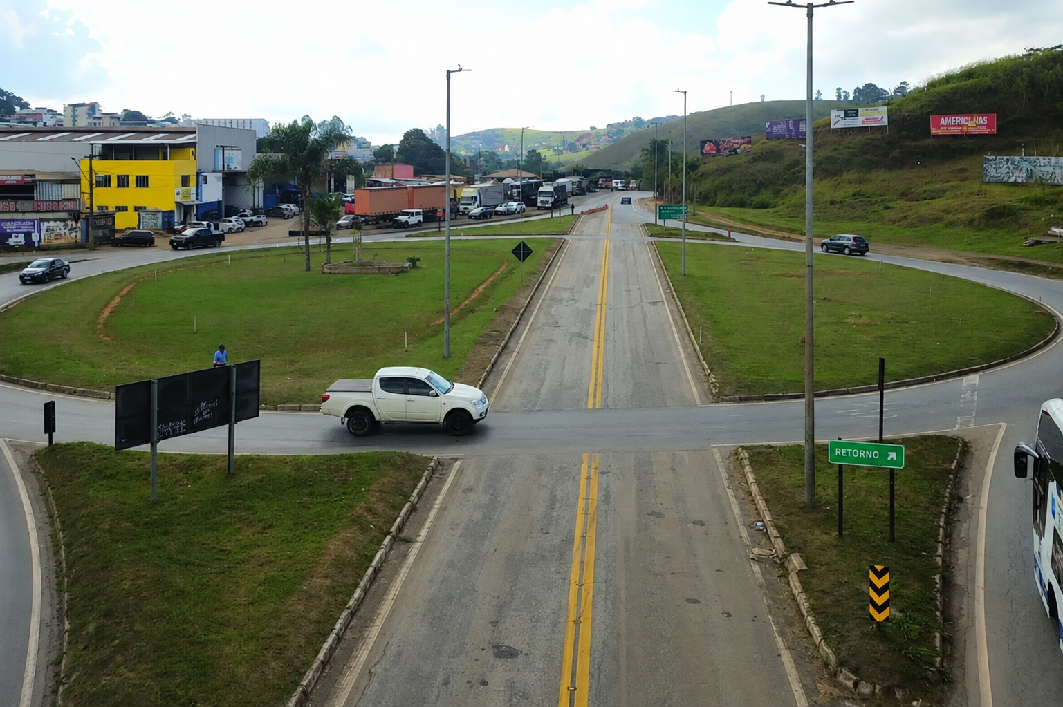 Trevo da BR-381 em João Monlevade, onde terão início as obras da concessionária Nova 381 para ampliação e melhorias na infraestrutura viária.