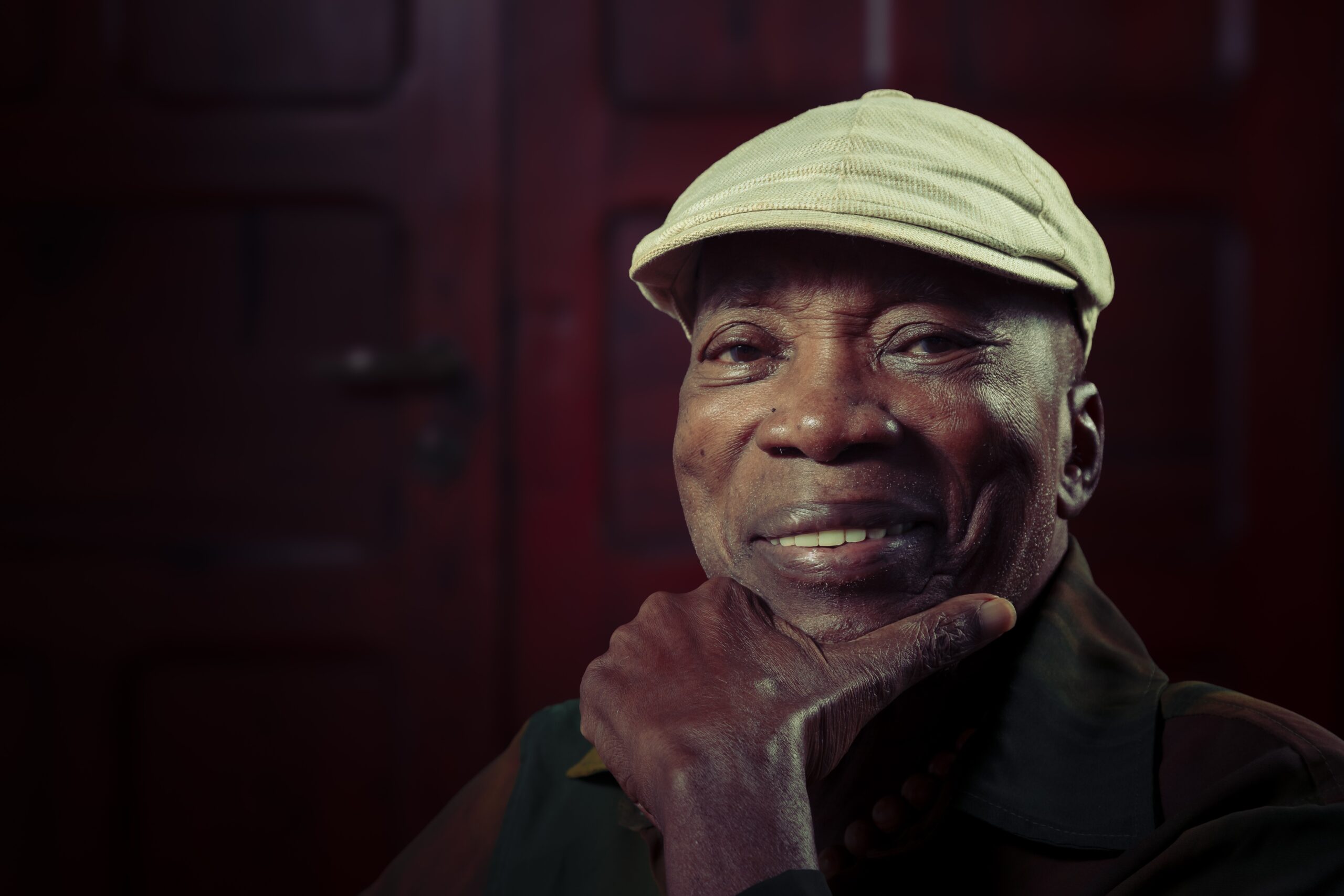 Milton Nascimento durante apresentação artística; cantor de 83 anos foi internado para tratar um quadro de pneumonia.