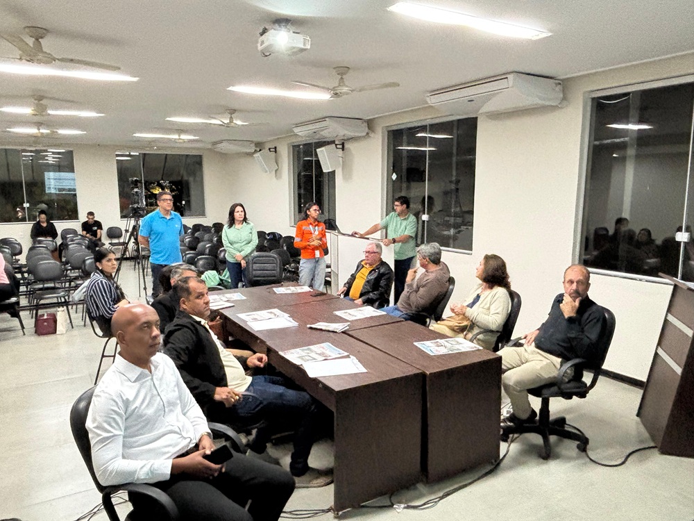 Representantes da Vale apresentam à Câmara Municipal de Rio Piracicaba o projeto de implantação de muros de vedação ao longo da Estrada de Ferro Vitória a Minas (EFVM).