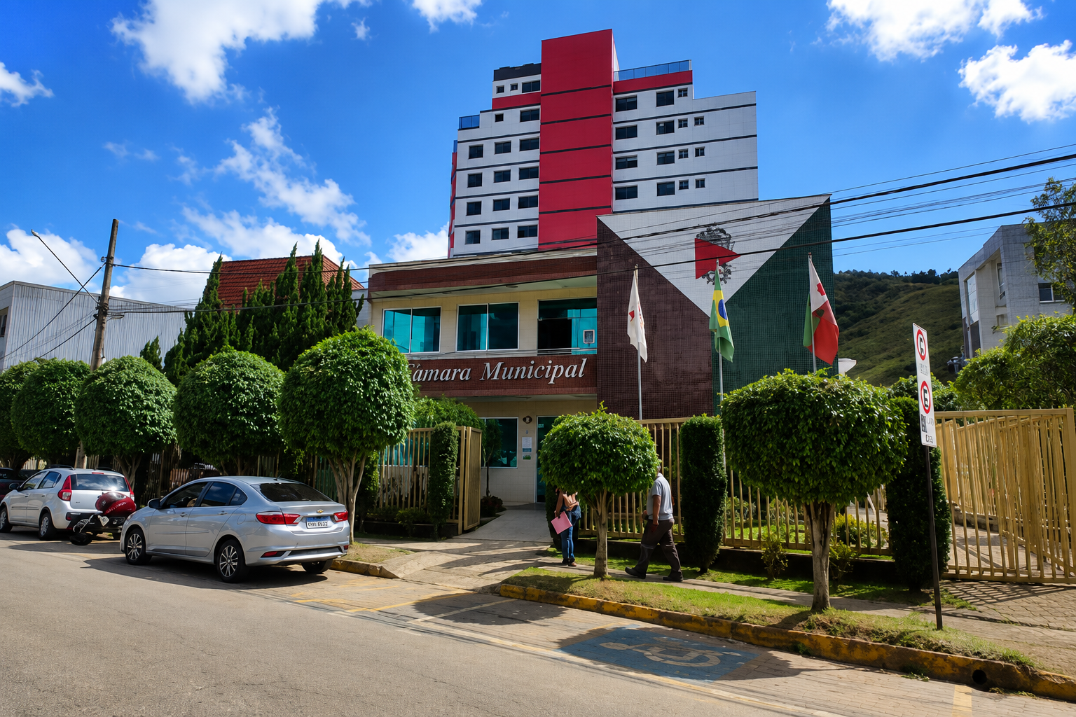 Fachada da Câmara Municipal de João Monlevade, que abriu licitação para contratação de plano de saúde destinado a vereadores, servidores e dependentes.