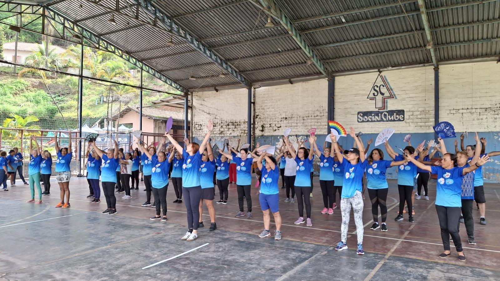 Idosos participam de atividade de convivência promovida pelos Centros de Referência de Assistência Social (CRAS) em João Monlevade.