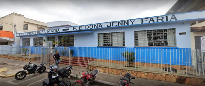 Fachada da Escola Estadual Dona Jenny Faria, em João Monlevade, utilizada em reportagem sobre o encerramento das atividades da unidade.