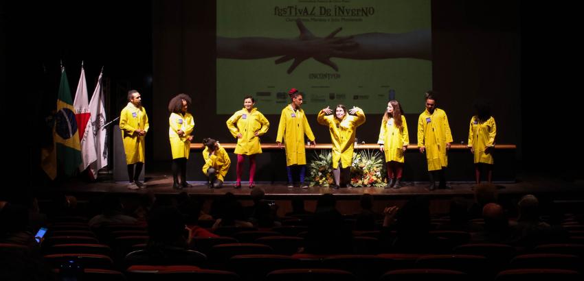 Público acompanha uma das apresentações do Festival de Inverno Universitário da Universidade Federal de Ouro Preto (UFOP), evento que reúne música, literatura, teatro, dança e outras manifestações culturais em Ouro Preto, Mariana, João Monlevade e Ipatinga.