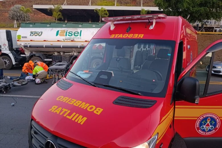 Bombeiros atendem motociclista ferido em acidente na BR-381, em João Monlevade