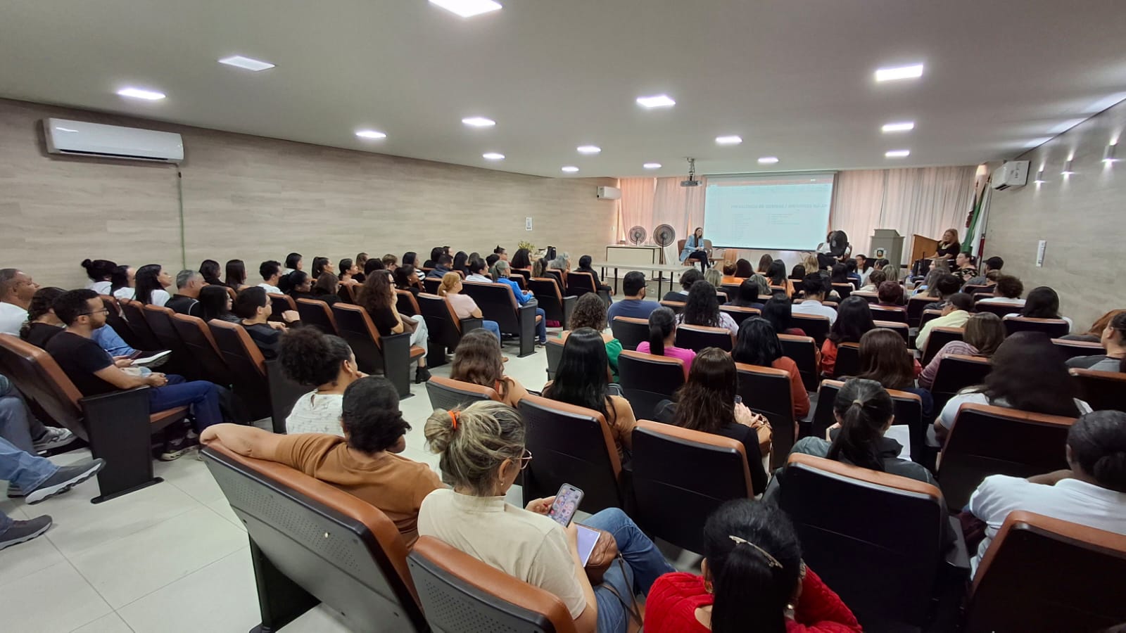 Profissionais participam de capacitação em saúde mental em João Monlevade