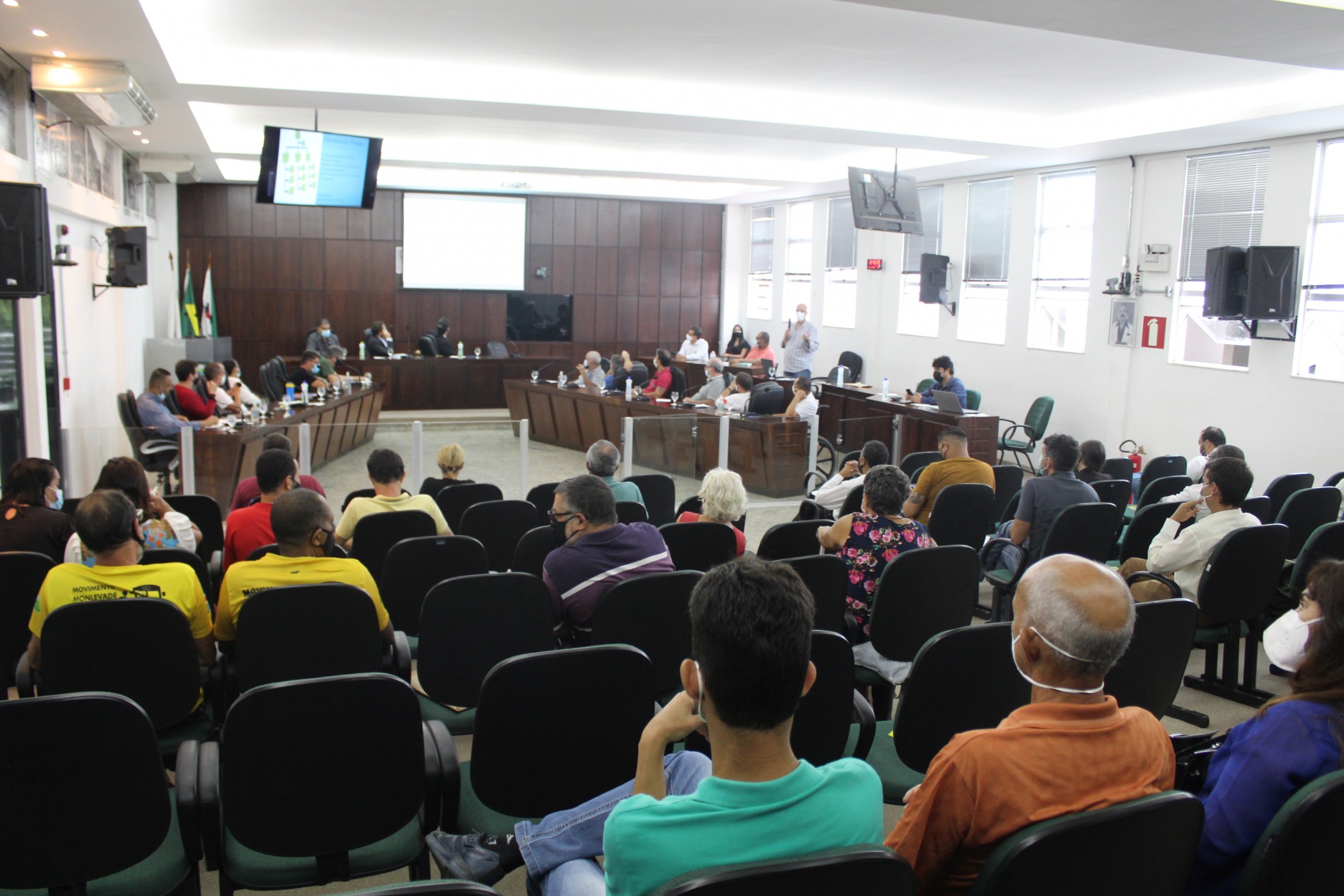 Audiência pública sobre transporte coletivo em João Monlevade realizada no plenário da Câmara Municipal