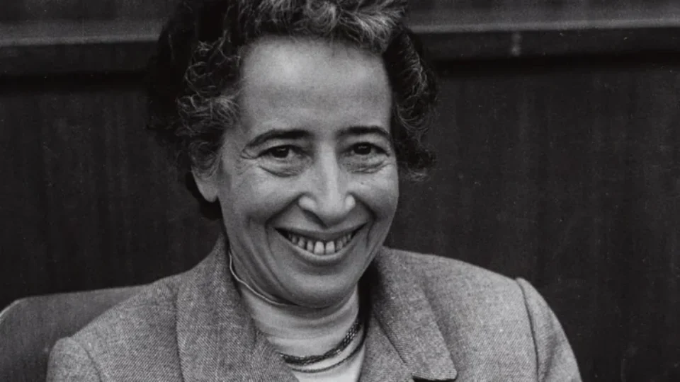 Imagem ilustrativa sobre a banalidade do mal, conceito de Hannah Arendt relacionado à obediência, à ausência de reflexão crítica e à responsabilidade individual.